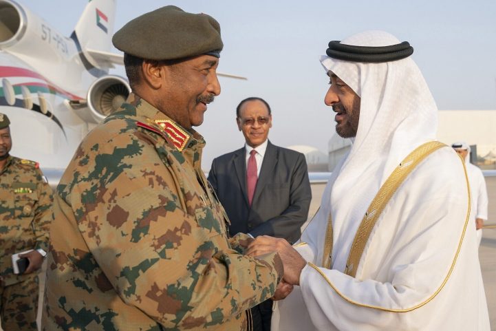 ولي العهد الإماراتي الأمير محمد بن زايد والجنرال السوداني عبدالفتاح البرهان/ رويترز