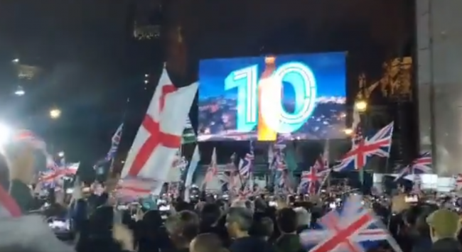 فيديوهات للحظة خروج بريطانيا رسمياً من الاتحاد الأوروبي، أعلام المملكة أُزيلت من مبان رسمية أوروبية