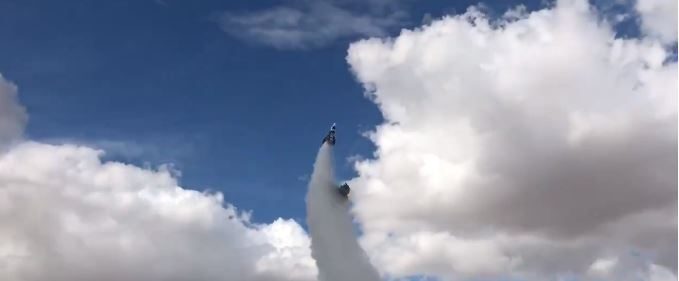 فيديو للحظة مقتل طيار وهو داخل صاروخ فضاء محلي الصنع.. أراد أن يثبت أن الأرض مسطحة