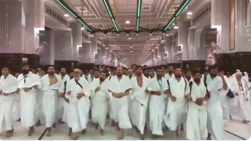 بالقرب من الكعبة.. شاهد معتمرون أتراك يهتفون للقدس: بالروح بالدم نفديك يا أقصى