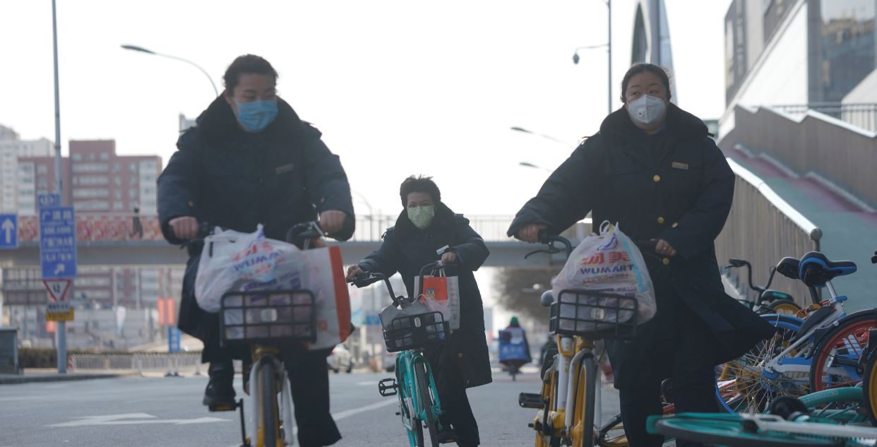 يقول عالم درس فيروس كورونا SARS-2، إنه ليس به ما يدل على أنه مُعدل وراثياً