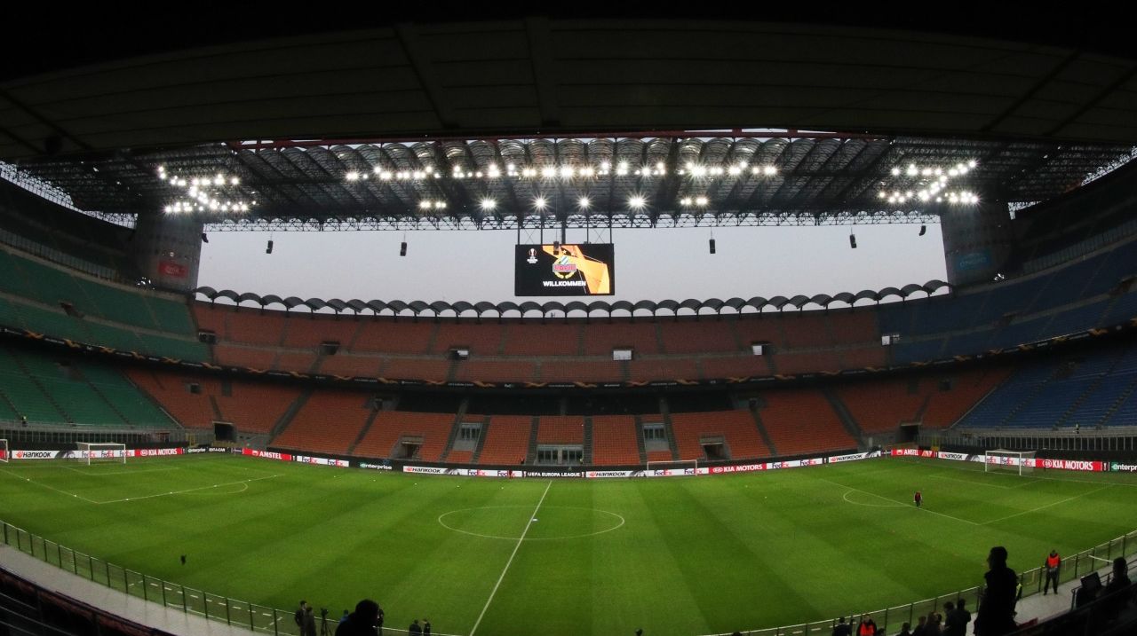 يخطط لخطف نجم اليونايتد.. فيروس كورونا يحرم إنتر ميلان من اللاعب رقم 12 في مواجهته الأوروبية