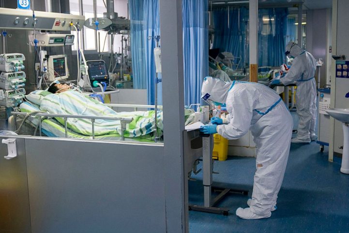 وقعت أغلبية الوفيات بين أشخاص تزيد أعمارهم عن 60، لكن الفيروس أصاب أيضاً شباباً وأناساً في منتصف أعمارهم/ Getty