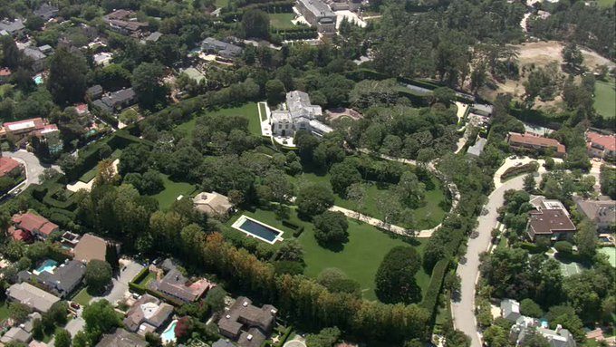 في صفقة هي الأغلى في تاريخ المدينة.. جيف بيزوس يشتري قصراً في لوس أنجلوس بسعر خيالي