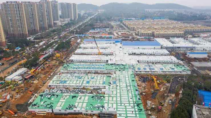 الصين تنهي بناء مستشفى لمواجهة كورونا خلال 10 أيام فقط، مساحته 125 ألف متر