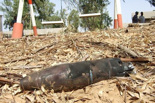 لعبة المصالح في ليبيا.. قنابل حفتر العنقودية تهدد المدنيين، فلماذا يكتفي العالم بالتنديد؟