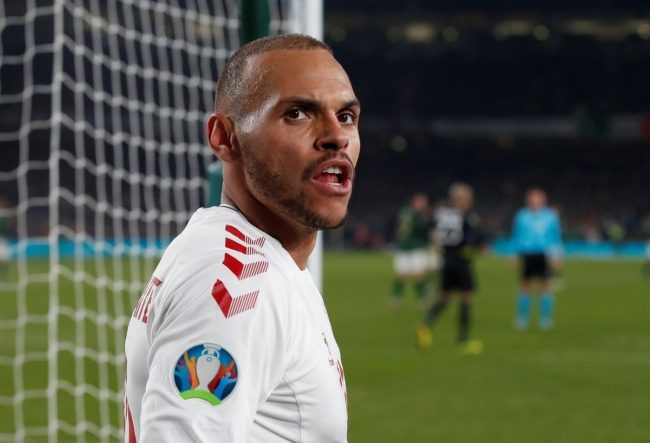 يوقّع مع برشلونة خلال ساعات.. بارتوميو يدفع 20 مليون يورو لضم مهاجم منتخب الدنمارك حتى يثبت أنه حاسم!