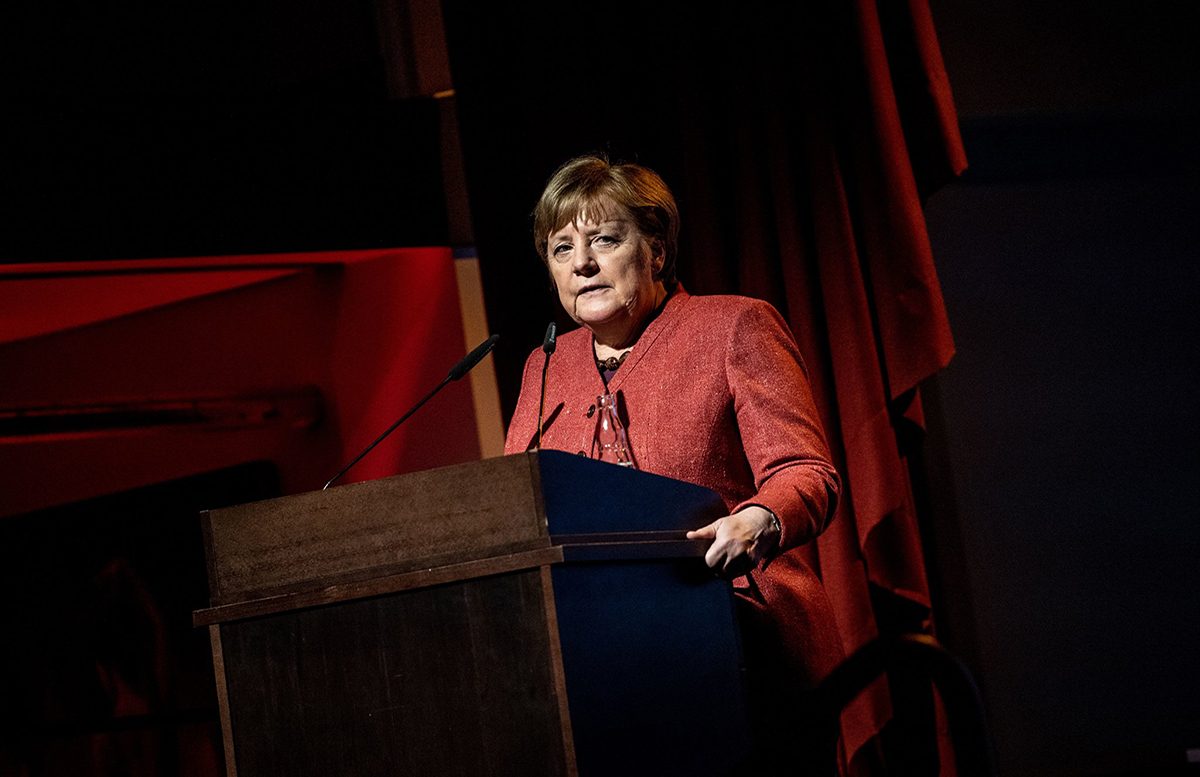 الحزب الحاكم يعاني من أكبر أزمة في تاريخه.. رجال ألمانيا الغربية يتسابقون ليحلوا محل المستشارة ميركل