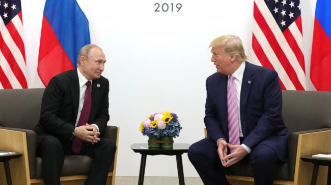 ترامب يدعو روسيا إلى وقف دعمها لـ “فظائع” النظام في سوريا