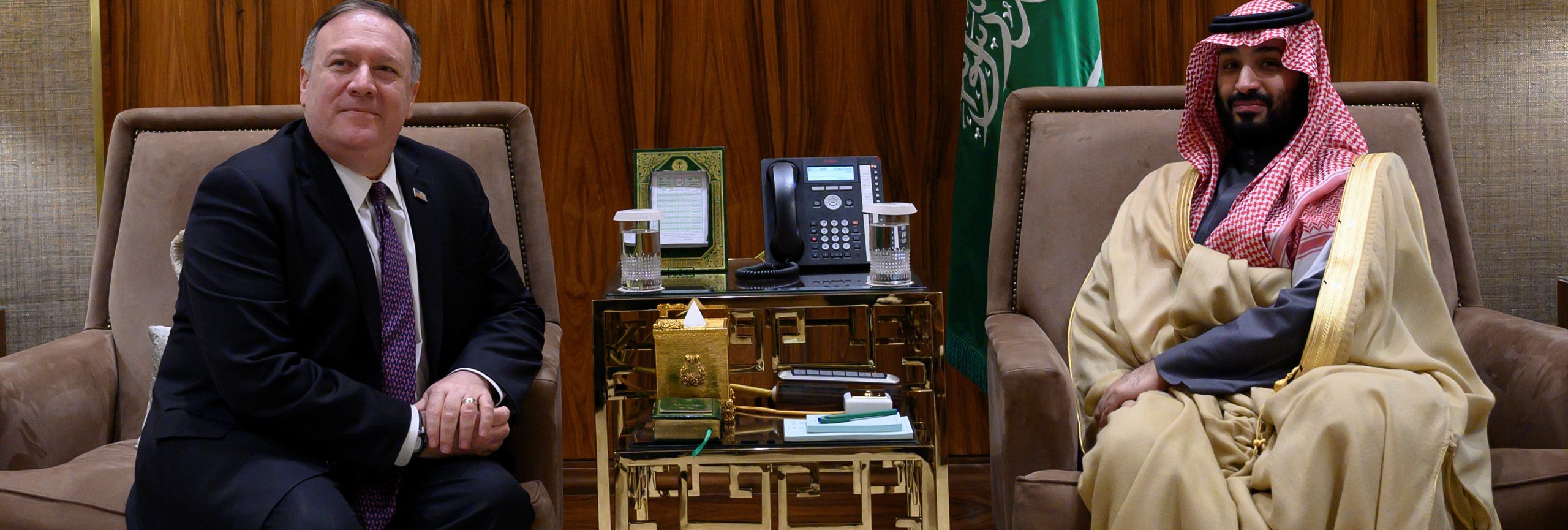 استعراض العضلات.. بومبيو في السعودية لكنه عينه على إيران