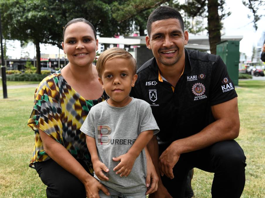 حملات لدعم الطفل الذي تعرض للتنمر بسبب مشكلة النمو: 220 ألف دولار ليذهب إلى «ديزني لاند»، ورسائل من نجوم هوليوود