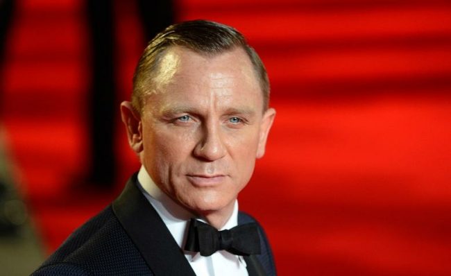 جيمس بوند يفشل في تمثيل المشاهد الخطيرة في آخر أفلام العميل 007.. سيحلّ سائقه الجريء مارك هيغينز محلَّه