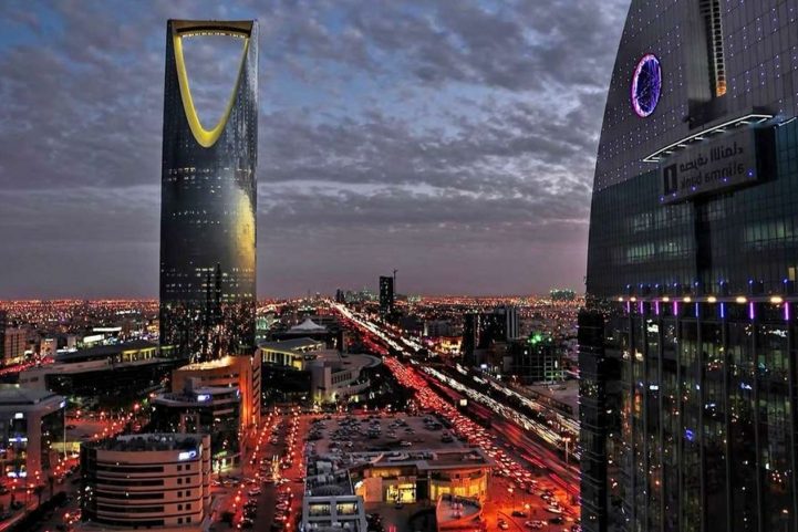  السعودية يبلغ عدد سكانها 34 مليون نسمة، أي ثلاثة أضعاف عدد سكان الإمارات، وهو ما يجعلها أكبر سوق في الخليج بفرق بعيد/ Istock