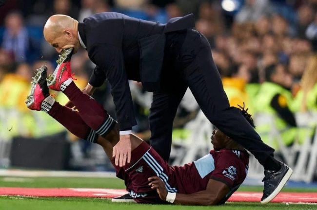 زيدان تألم مرتين في مباراة سيلتا فيغو.. واحدة بالتعادل والثانية من ركلة بالحذاء في فمه