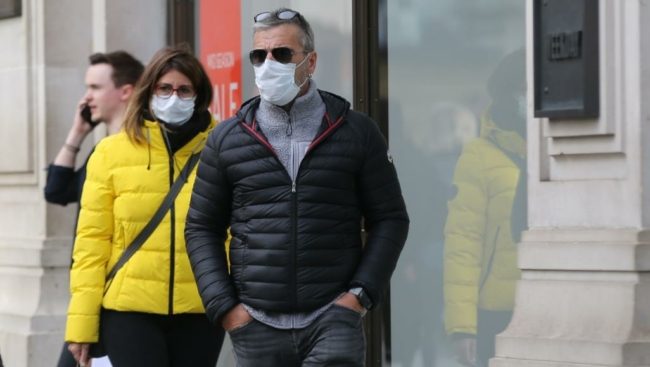 أخطر مما كنا نتوقع.. دراسة بريطانية:السلالة الجديدة لكورونا تهدد الجهاز التنفسي وتَعلق لمدة أطول في الهواء