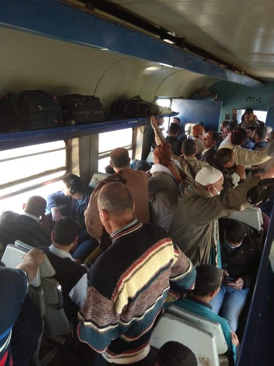 عمال اليومية في مصر.. الفقر أوجعهم لكن إجراءات الحظر ضد كورونا أشد فتكاً