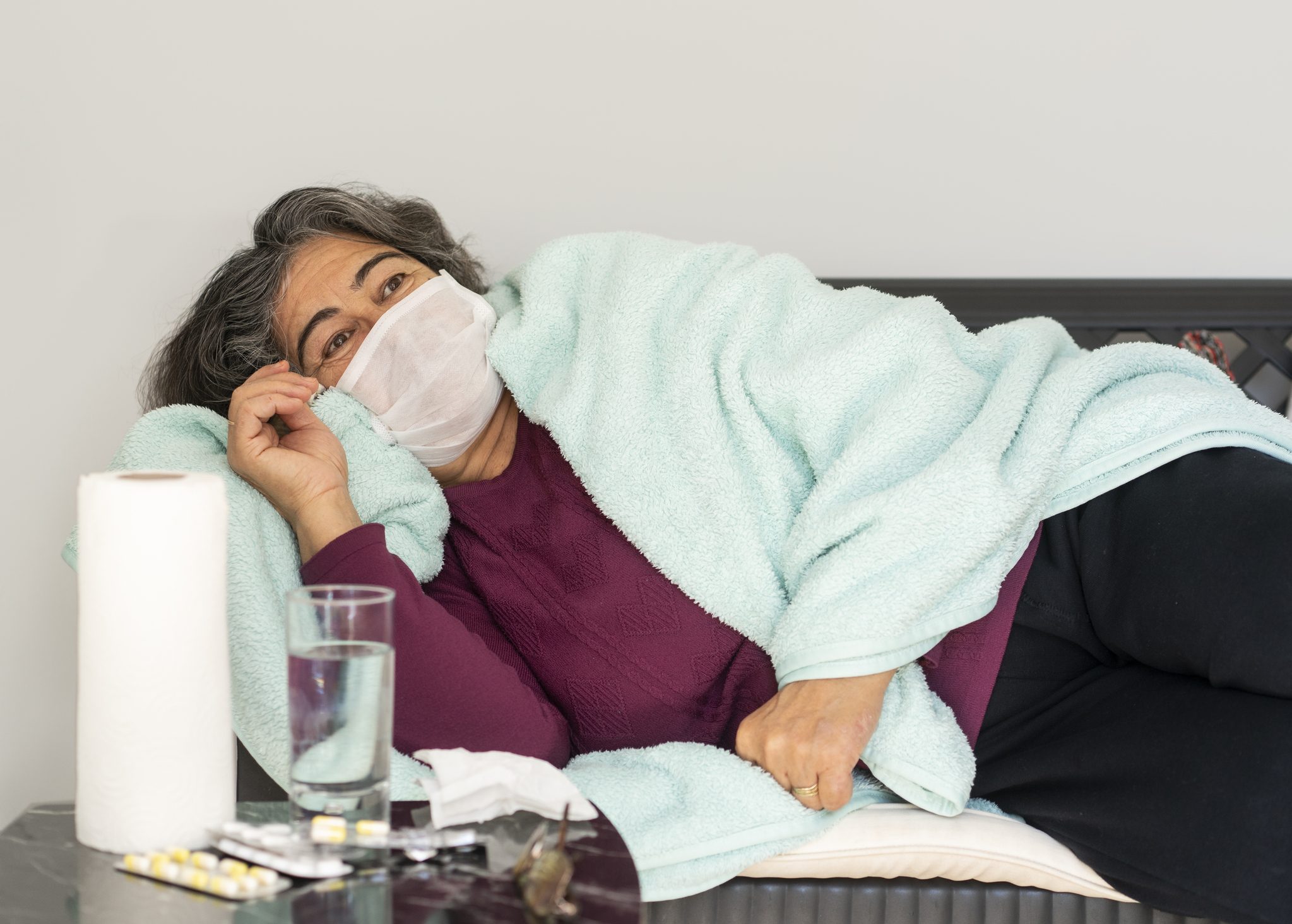 أن تكون كبيراً في العمر وحيداً وتخضع للعزل المنزلي