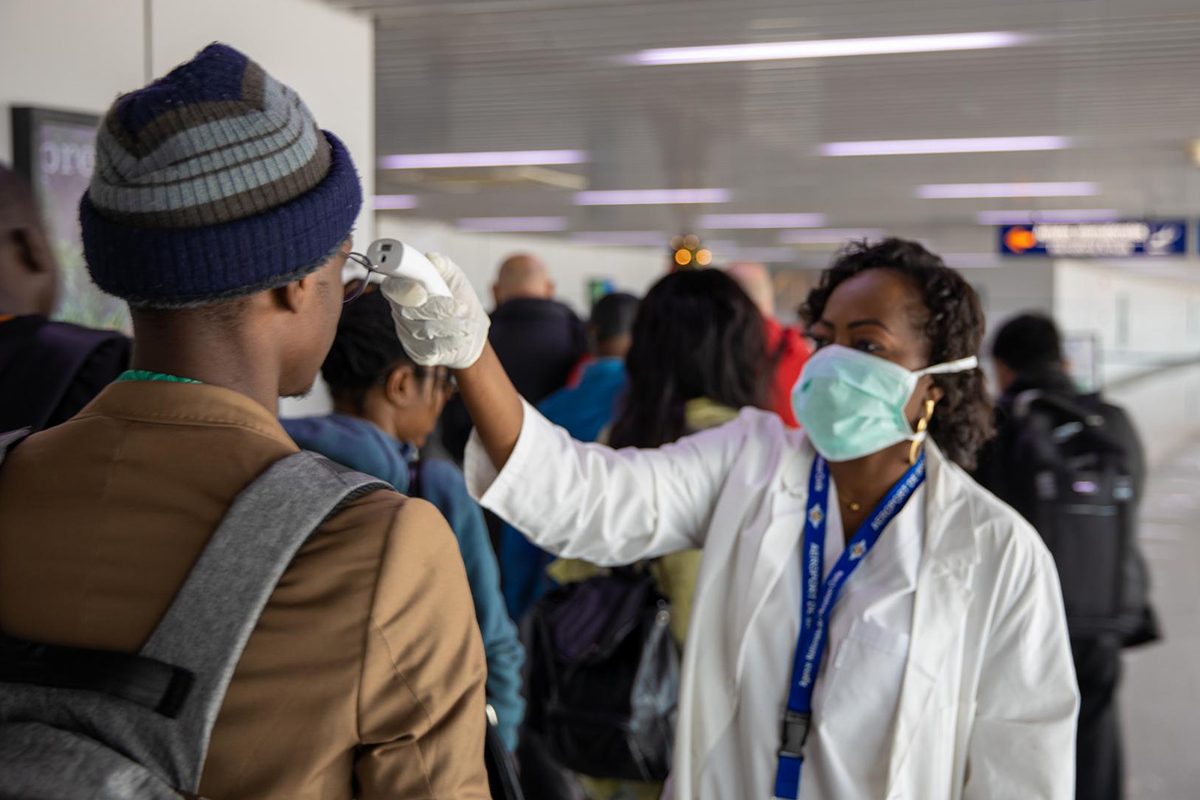 ارتفاع درجات الحرارة لديها لا يعني نجاتها.. هل إفريقيا مستعدة لتفشٍّ هائل لكورونا؟