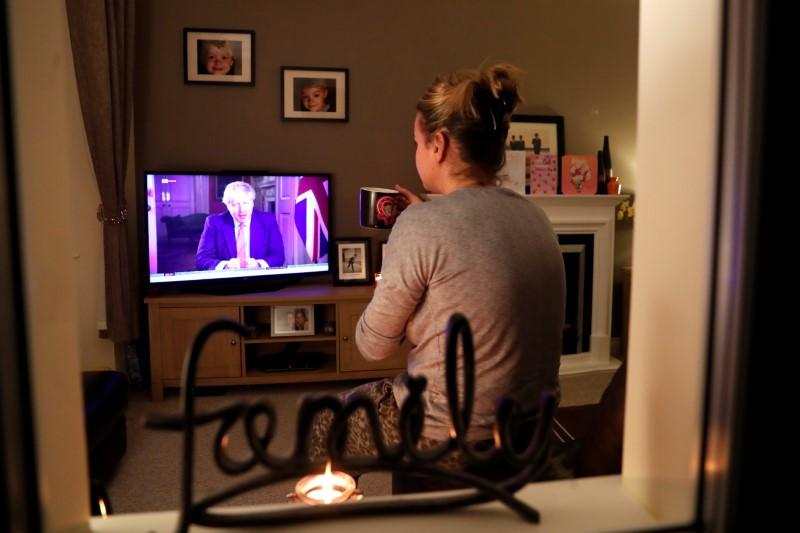 لماذا لم يلتزم العالم بنصيحة “خليك في البيت” كما حدث في الصين؟