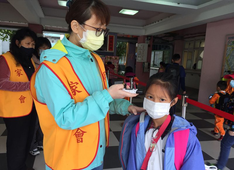 المواطنون منتجون وشركاء.. هكذا نجحت تايوان فيما لم تنجح فيه أمريكا أو الصين بمواجهة كورونا