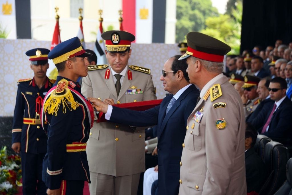 الرئيس السيسي خلال حفر تخرج دفعة من الكليات العسكرية