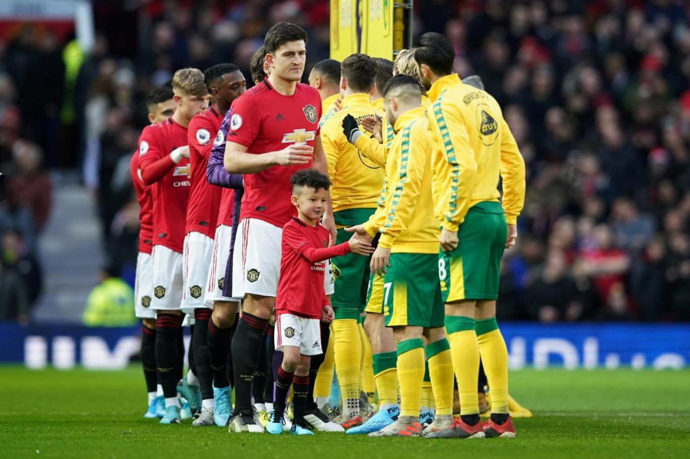 لاعبو البريميرليغ يجمعون تبرعات لمساعدة المجتمع في مجابهة كورونا