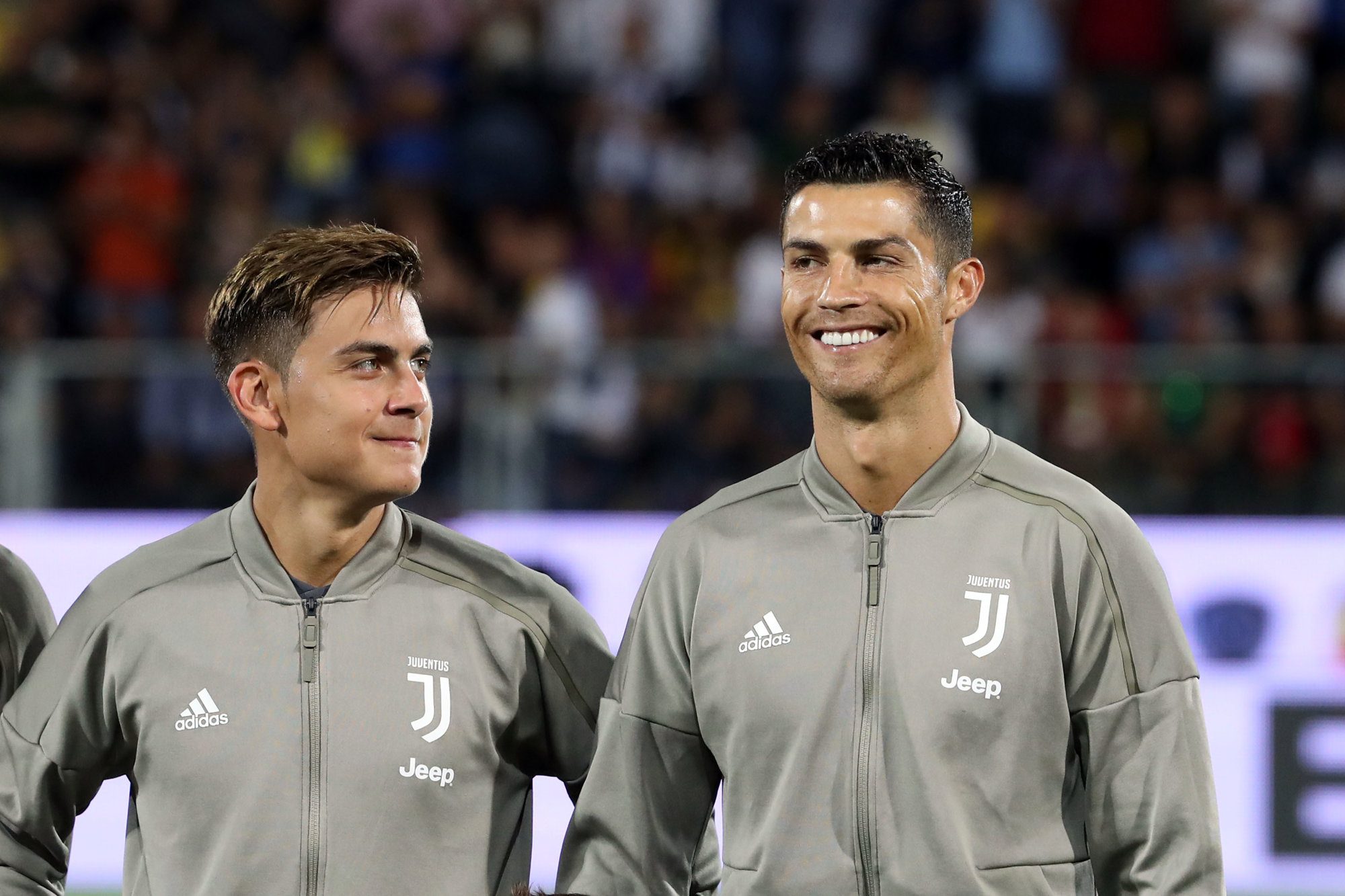 ثالث حالة بالفريق.. نجم يوفنتوس يعلن إصابته هو وصديقته بفيروس كورونا