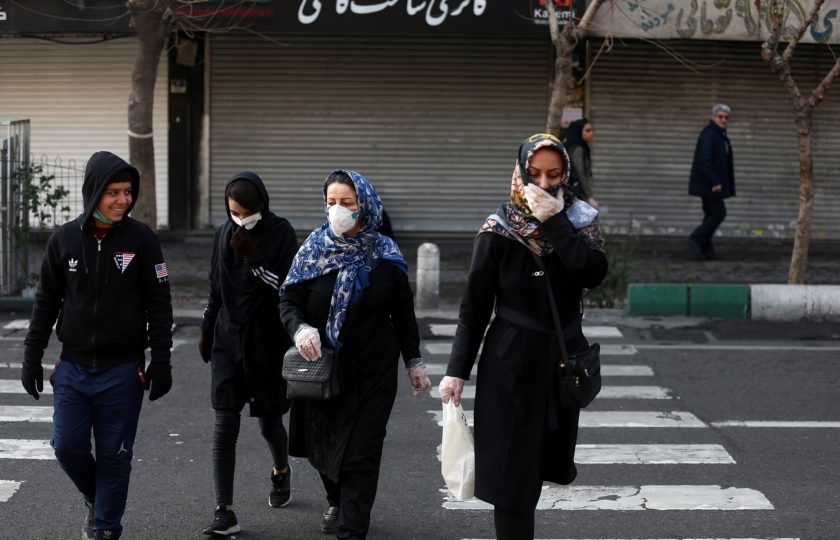 كورونا يقتل عضواً في مجمع تشخيص مصلحة النظام بإيران.. مسؤولون آخرون مصابون بالفيروس