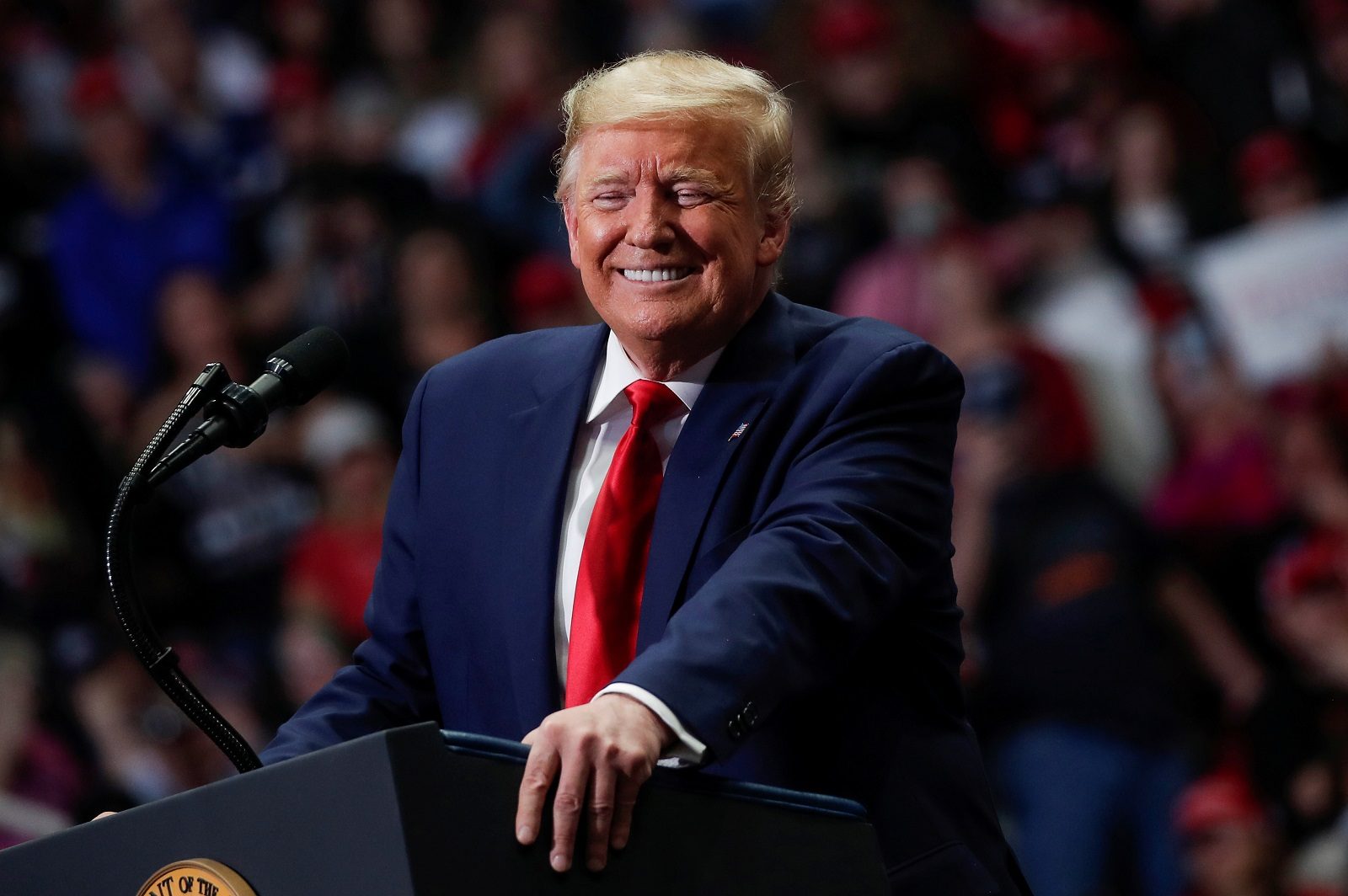 دونالد ترامب يعترف بفزعه من كورونا: لم أستطع لمس وجهي منذ أسابيع بسبب الفيروس