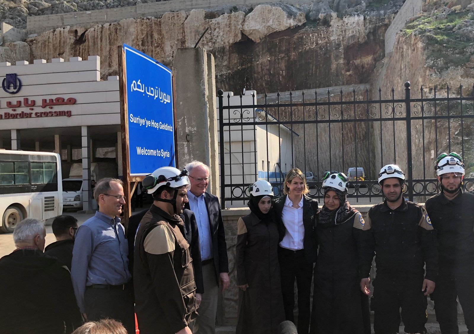 مسؤولون أمريكيون على الحدود التركية-السورية: مستعدون لتزويد أنقرة بالذخيرة من أجل إدلب