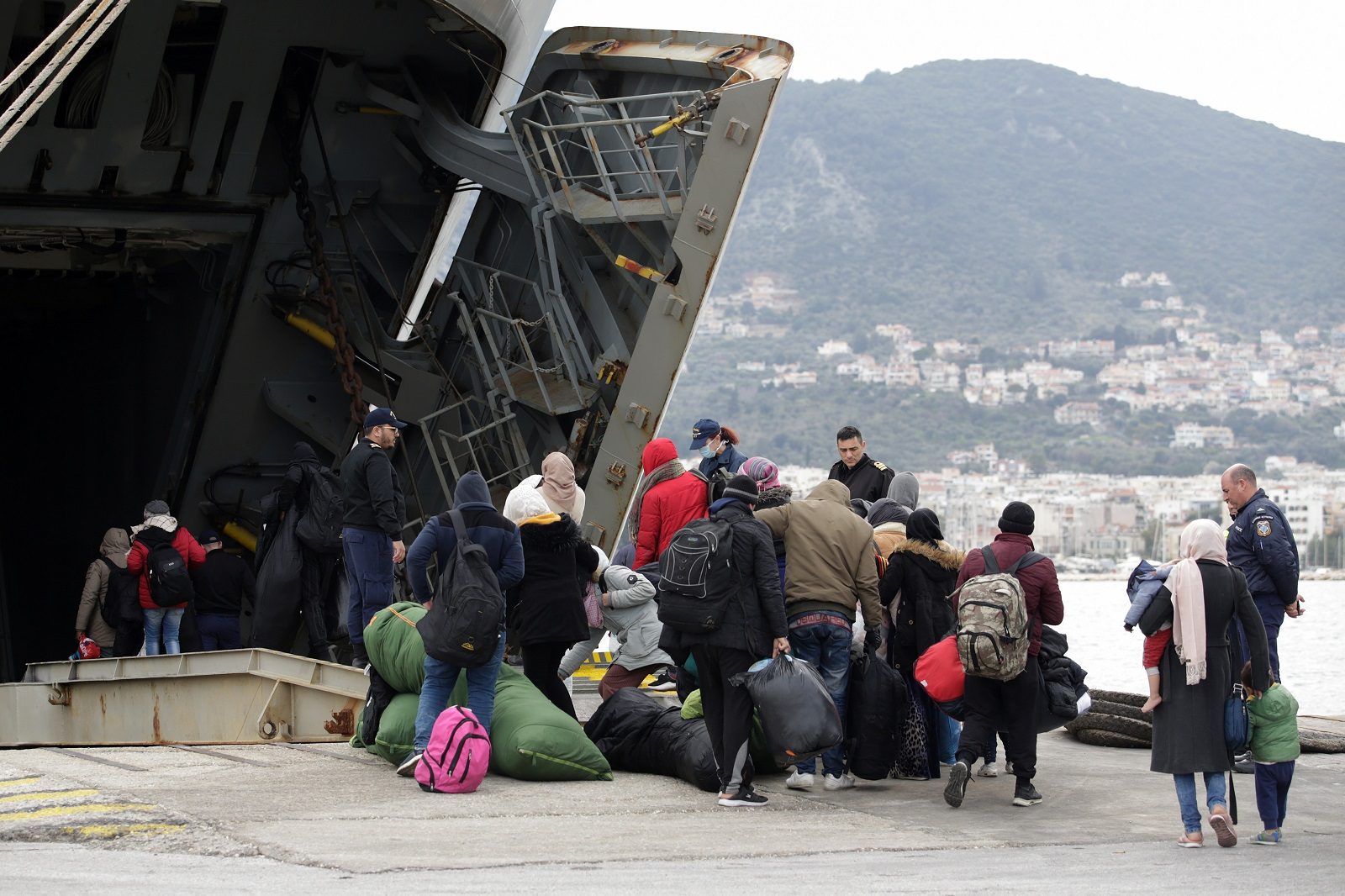 رئيس وزراء أوروبي يطالب بطرد المهاجرين / رويترز
