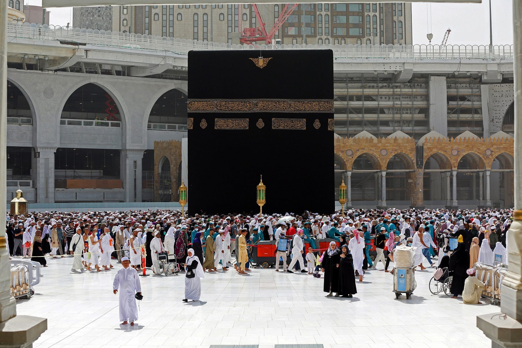 باستثناء الحرمين الشريفين.. السعودية تعلِّق صلاة الجماعة في جميع مساجد المملكة