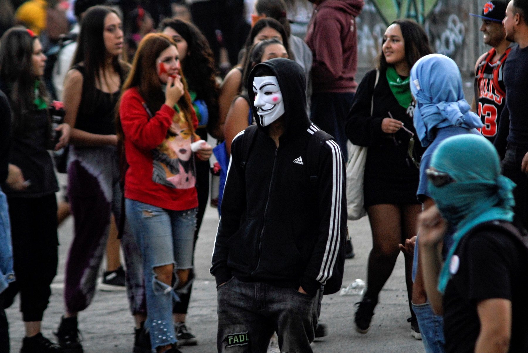 “سرقة القرن” في تشيلي.. مسلحون يستولون على 15 مليون دولار من سيارة تأمين في مطار سنتياغو