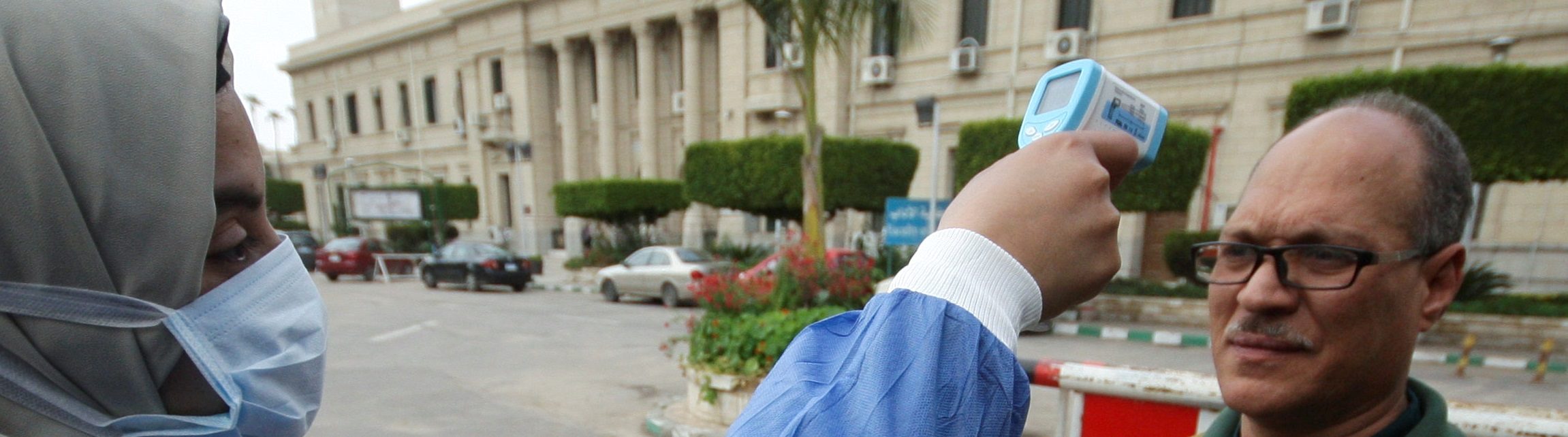 إجراءات عاجلة لمواجهة كورونا.. مصر تعلق رحلات الطيران وتدعو المواطنين للبقاء بالمنازل