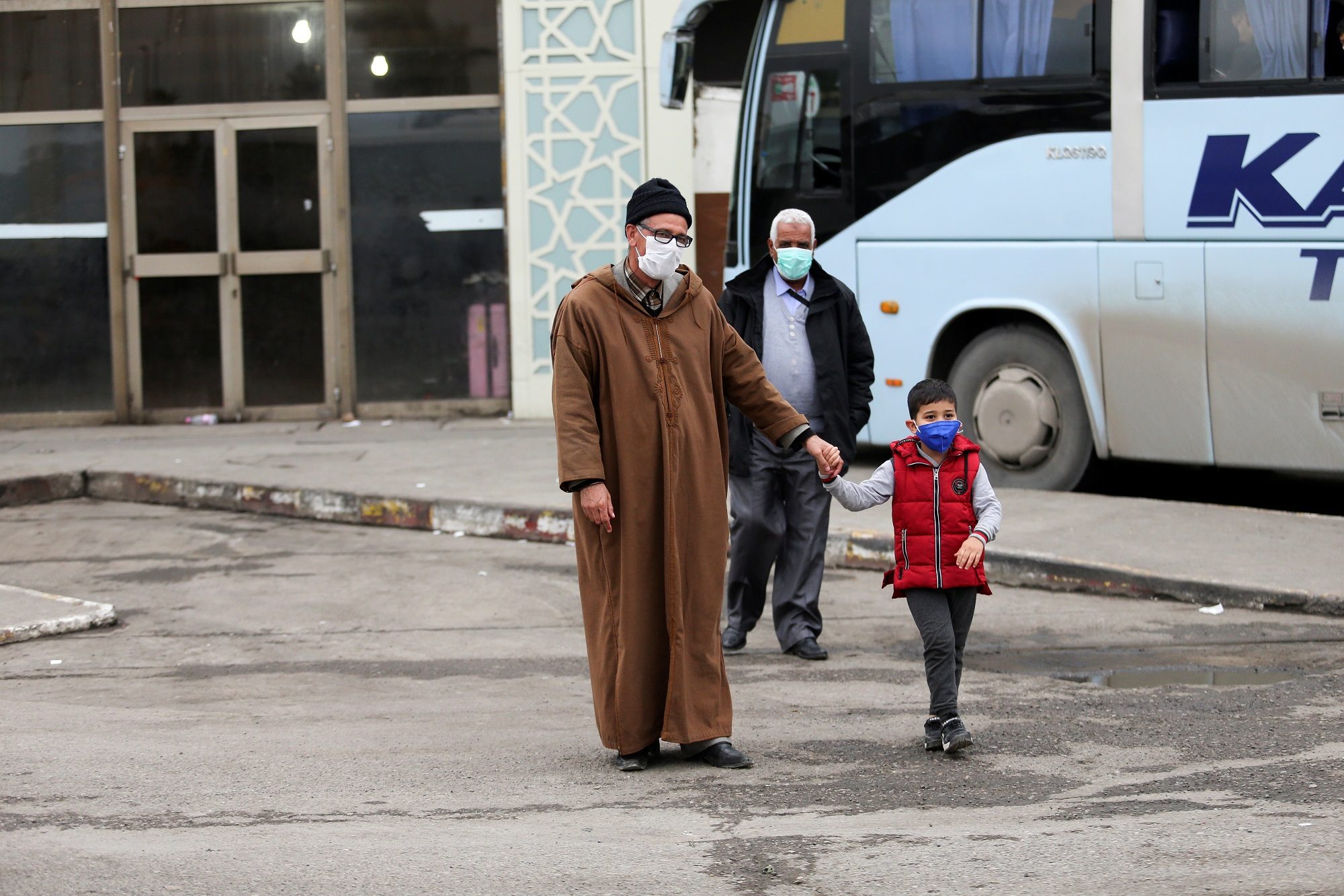 حظر تجول بعاصمة الجزائر وغلق محافظة بسبب كورونا.. والفيروس يزيد الإصابات بتركيا