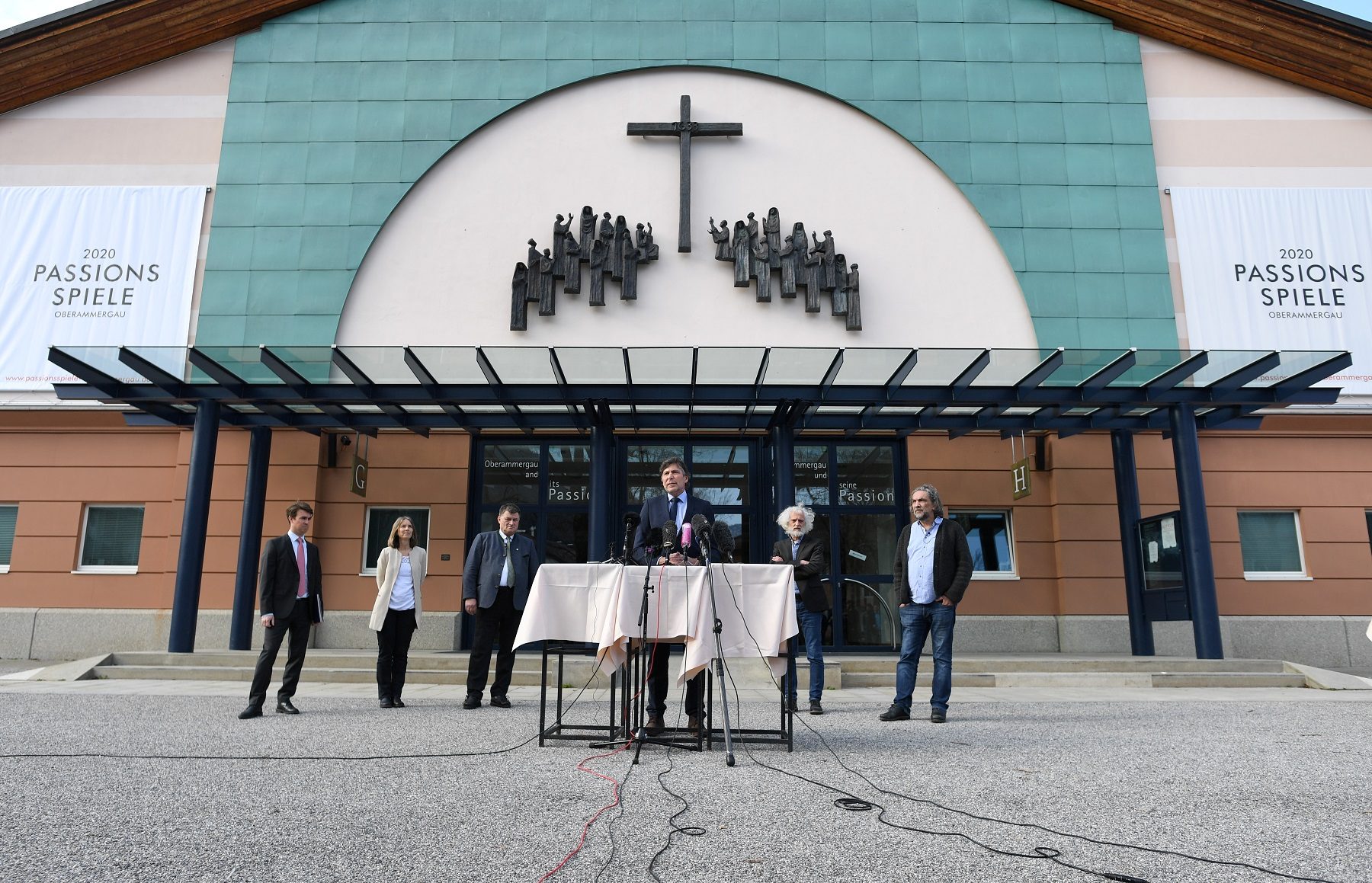 كورونا منع أداء مسرحية “آلام المسيح” لأول مرة منذ القرن الـ17.. قرية ألمانية دأبت على تقديمها