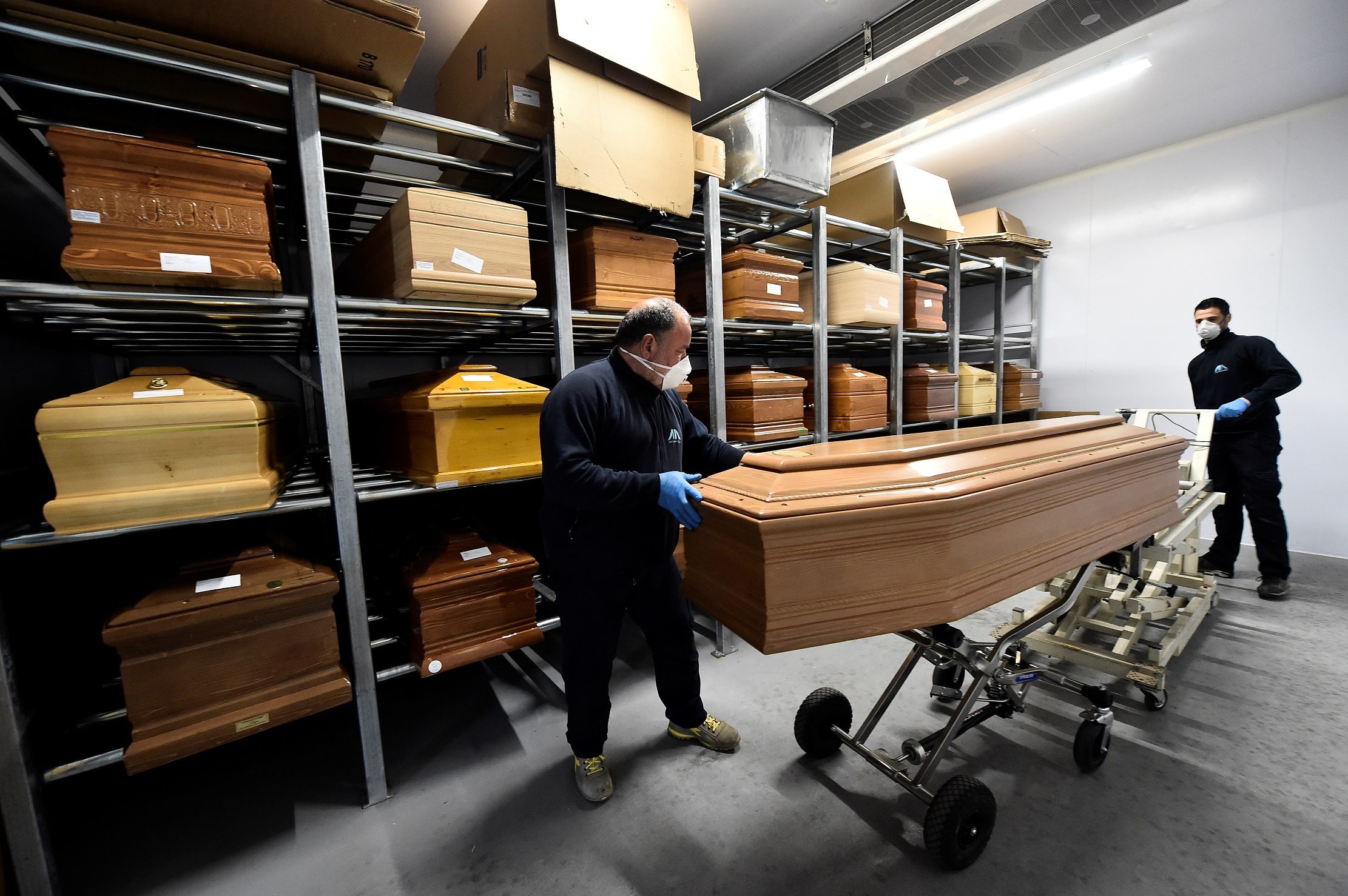 الصورة لتوابيت في ايطاليا