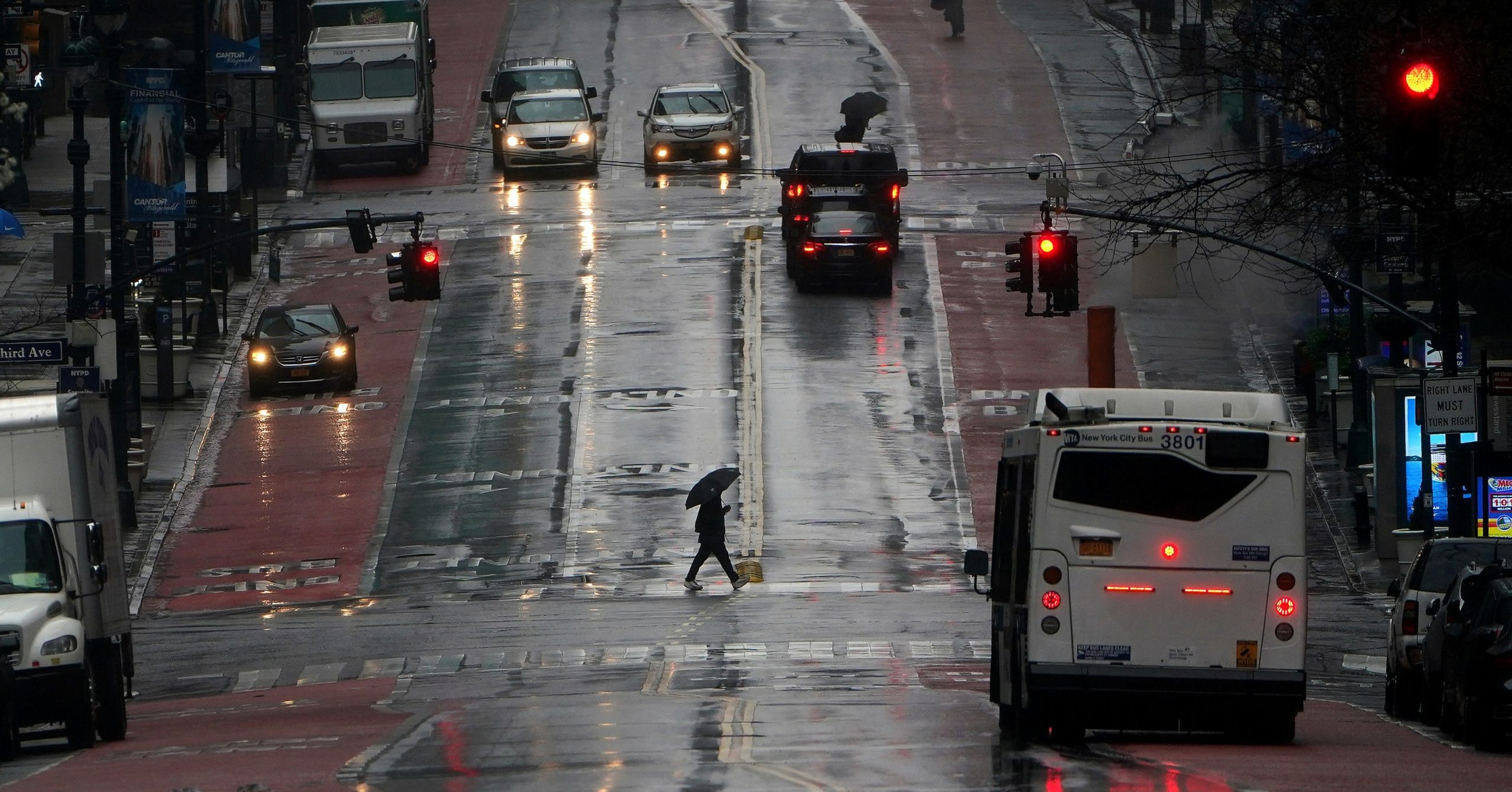 كورونا يحبس 1.5 مليار شخص في المنازل.. الجيوش في الشوارع وغرامات في انتظار المخالفين لحظر التجوال