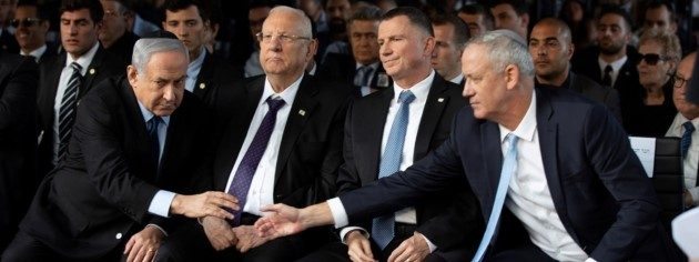 كورونا في إسرائيل.. نتنياهو الرابح الأكبر وغانتس دمر حزبه في لحظات