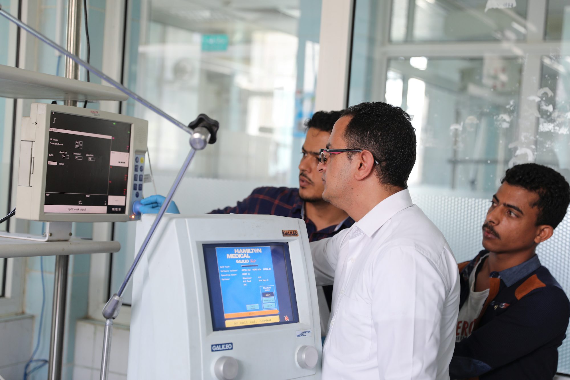 أشهر شركة بصناعة أجهزة التنفس تمنح دول العالم تصميماتها لتنتج نسخاً تساعد مرضى كورونا