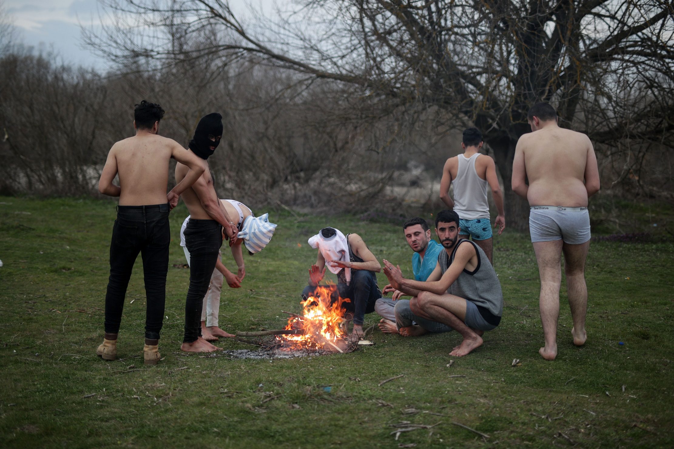 صور توثق آثار الضرب الذي تعرض له طالبو لجوء على يد الأمن اليوناني