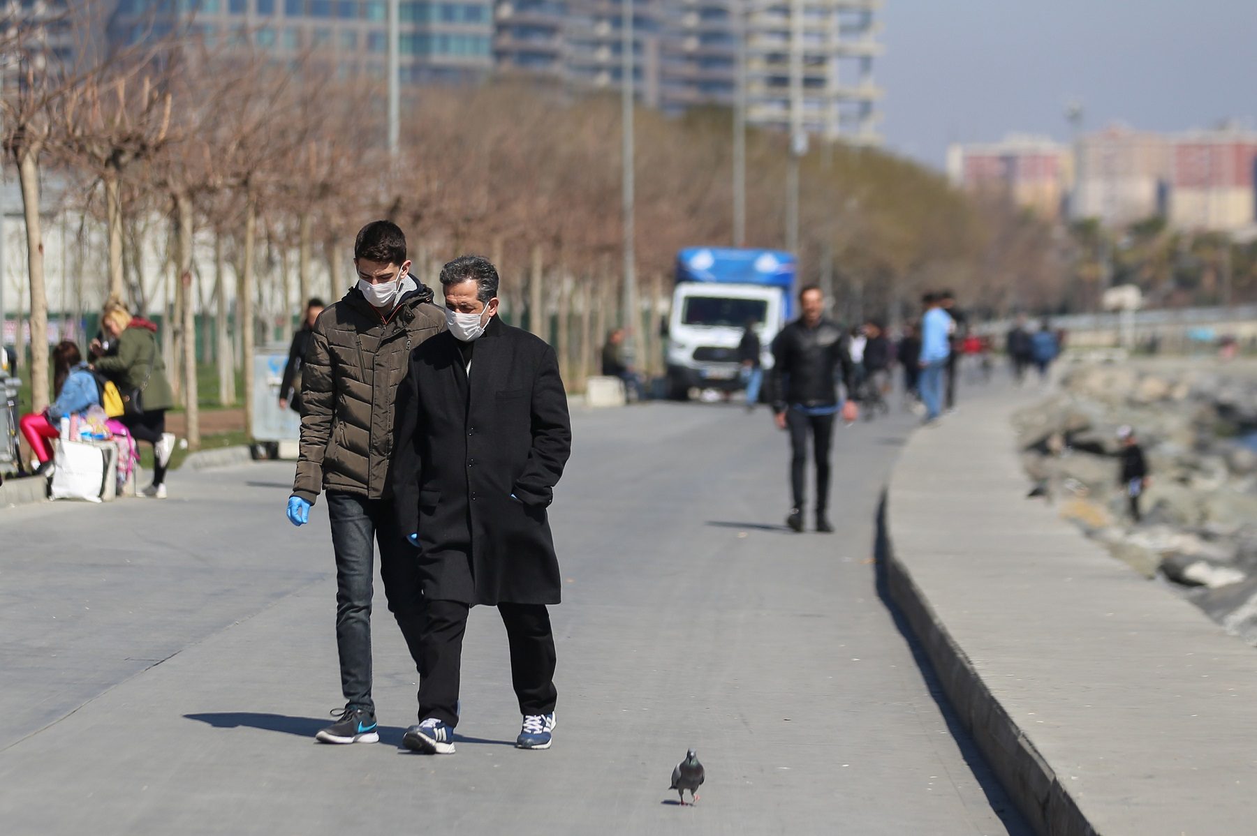 تركيا تفرض العزل المنزلي على المسنين والمصابين بالأمراض المزمنة بسبب كورونا