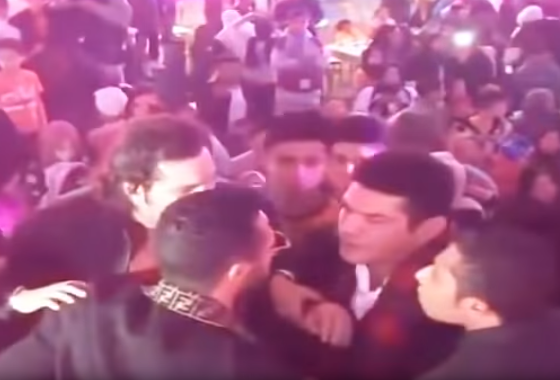 فيديو جديد يُظهر تشاجر محمد رمضان وباسم سمرة خلال حفل.. تدافعا ورجال تدخلوا لإبعادهما