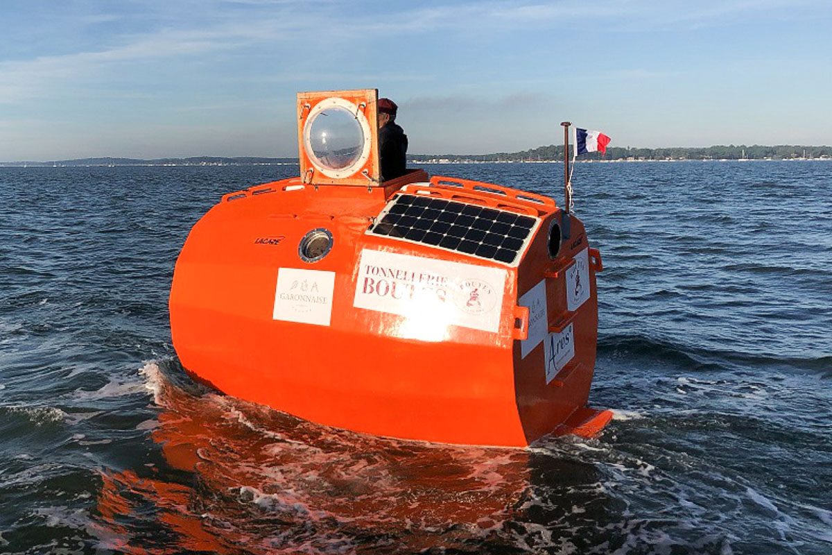 مغامر فرنسي قضى 4 أشهر معزولاً داخل “برميل”، يقدم نصائح العزل الذاتي لمواجهة كورونا