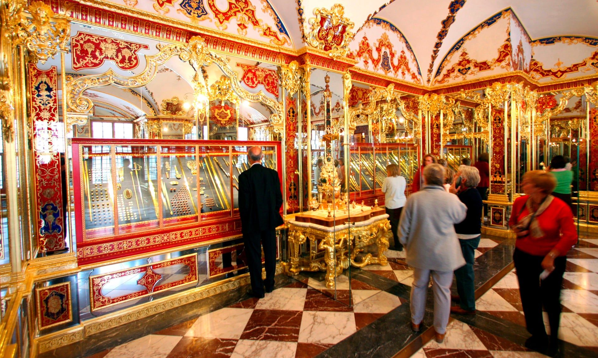 قيمة المسروقات تفوق المليار دولار.. التحقيق مع بعض حُرَّاس قصر دريسدن بزعم تسهيل نهب بعض محتوياته