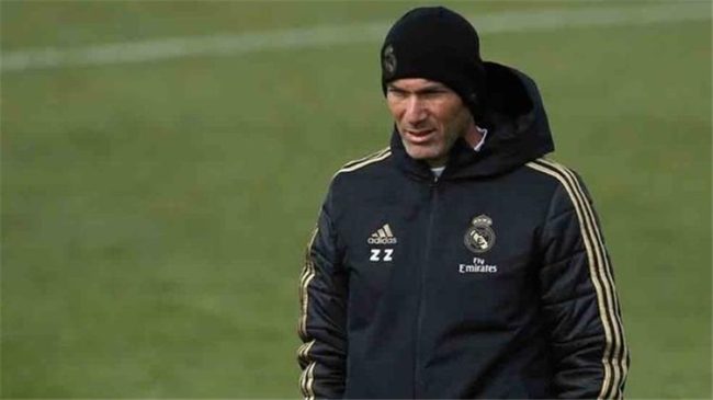 رغم التزام الجميع في ريال مدريد.. زيدان يكسر الحجر الطبي خوفاً من كورونا