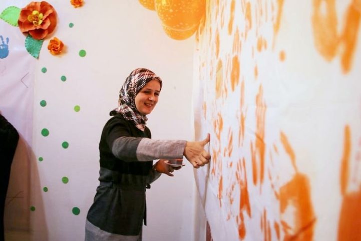  هدى لا تحيد عن هدفها في معركة تمكين المرأة في إدلب