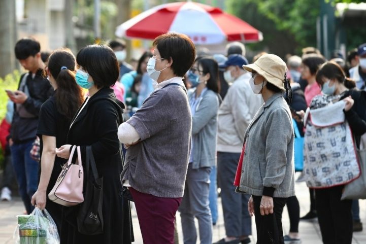 نجحت الحكومة التايوانية في إشراك المبادرات المدنية لمواجهة الفيروس/ getty