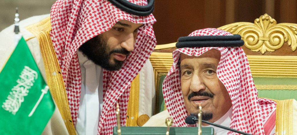 محمد بن سلمان مع أبيه الملك