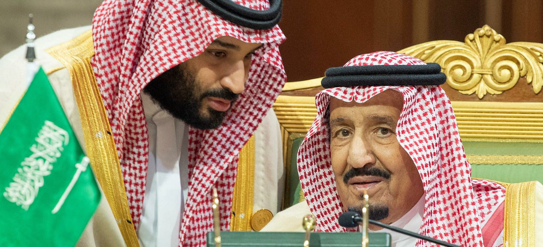 محمد بن سلمان مع أبيه الملك